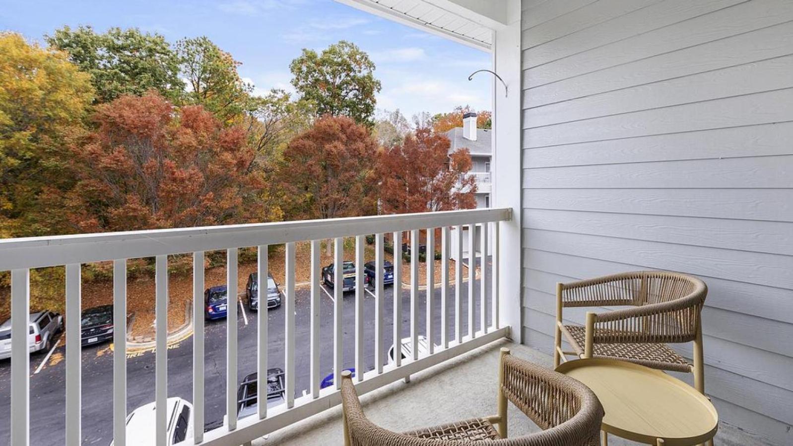 Landing Modern Apartment With Amazing Amenities Raleigh Exterior photo